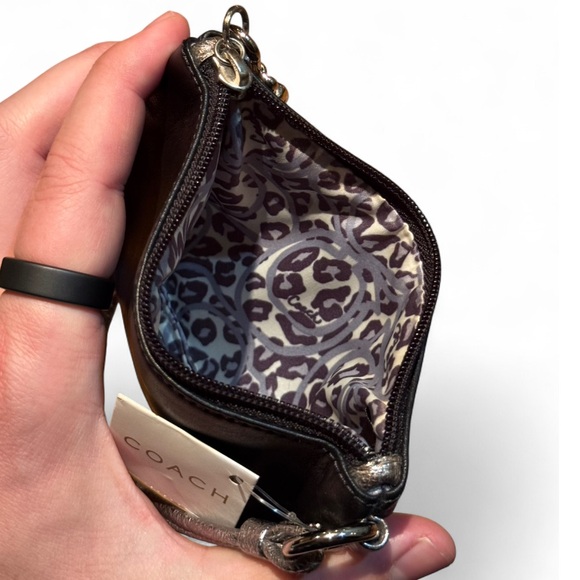 Coach - Brand New - Black and White Graffiti Poppy Wristlet - Picture 5 of 9